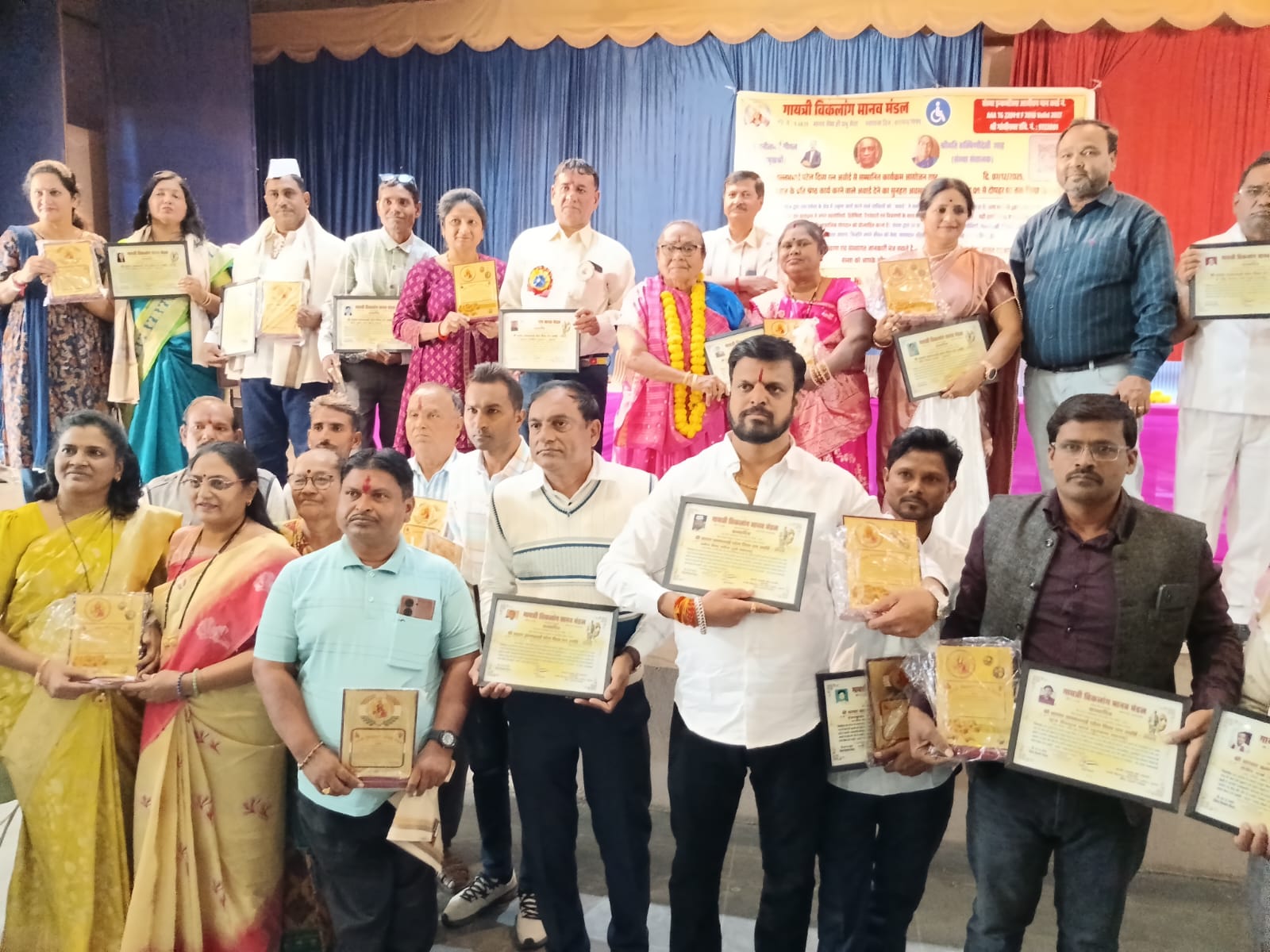 कमूल एक सहारा एनजीओ के डॉ. एस के फगेड़िया गुजरात में राष्ट्रीय स्तर पर दिव्य रत्न अवॉर्ड से सम्मानित हुए