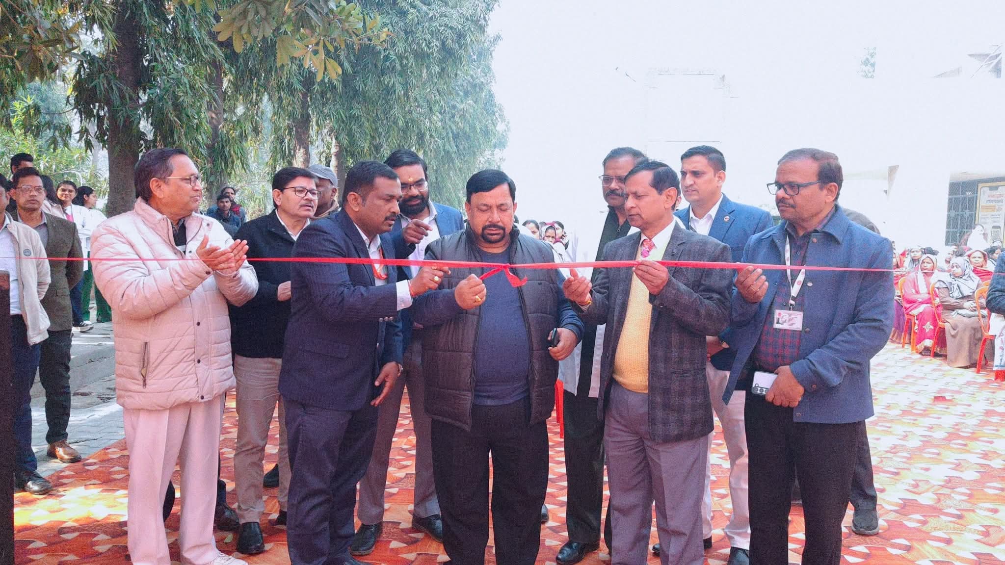 फर्रुखाबाद में निःशुल्क स्वास्थ्य जांच शिविर, गर्भवती महिलाओं को मिला पोषण किट का सहारा