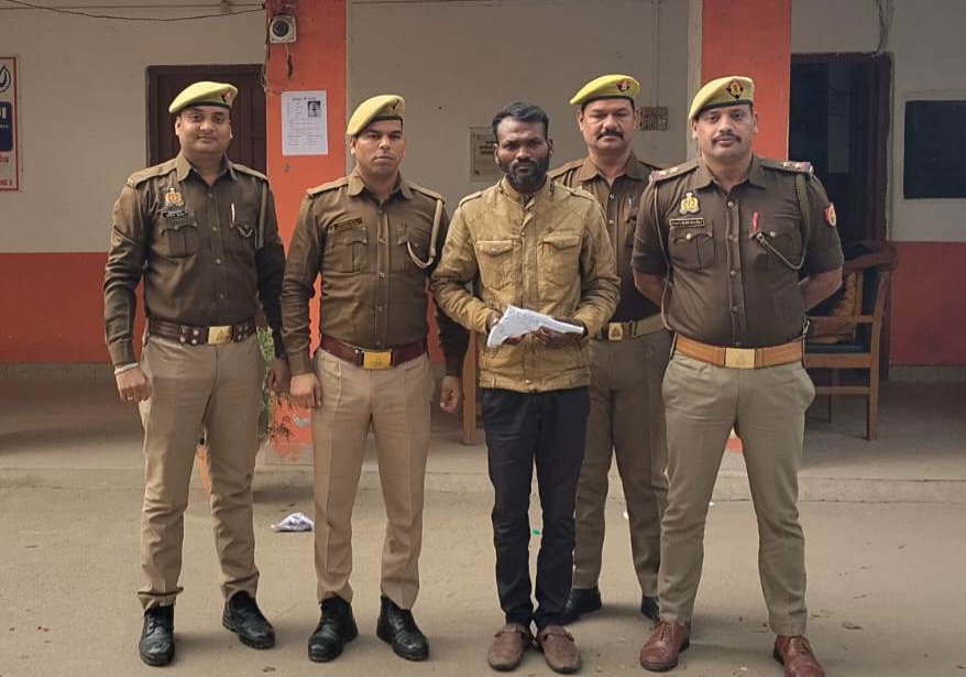 फर्रुखाबाद :कोतवाली कायमगंज पुलिस की बड़ी कार्रवाई, अवैध तमंचा व कारतूस सहित शातिर अभियुक्त गिरफ्तार