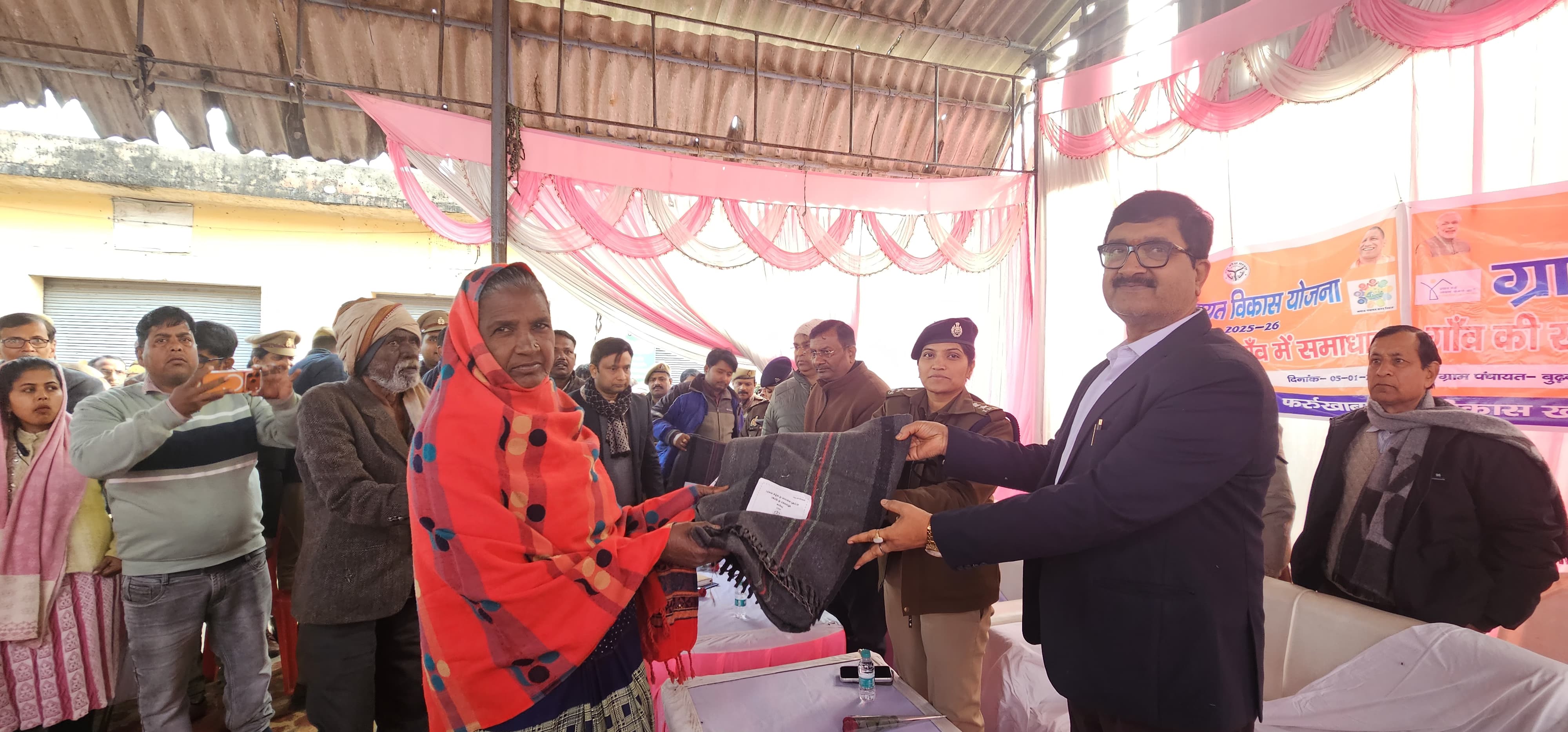 फर्रूखाबाद में ग्राम चौपाल का आयोजन, डीएम ने योजनाओं का लाभ लेने की अपील की