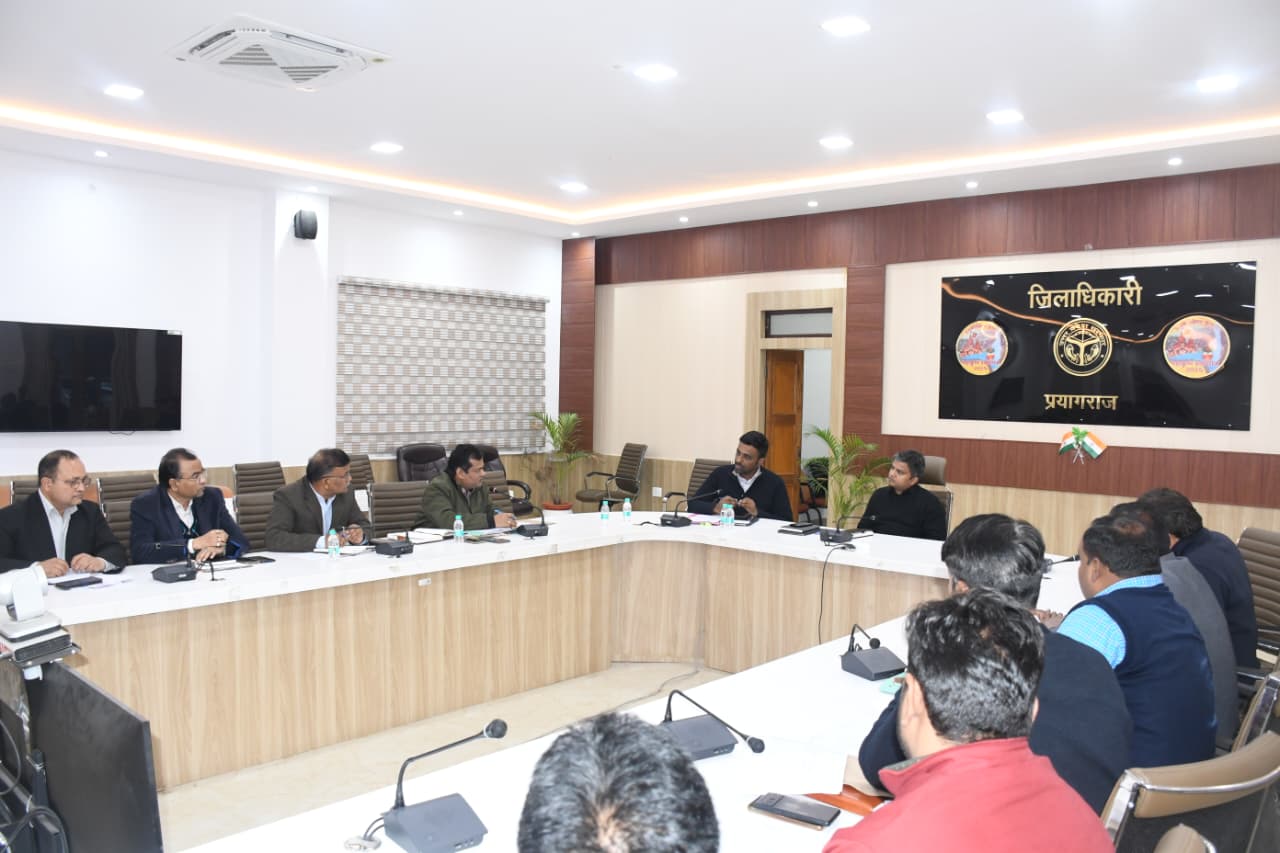 प्रयागराज :जिलाधिकारी ने स्वच्छ जल की आपूर्ति सुनिश्चित किए जाने के संबंध में की बैठक, संबंधित अधिकारियों को दिए आवश्यक निर्देश