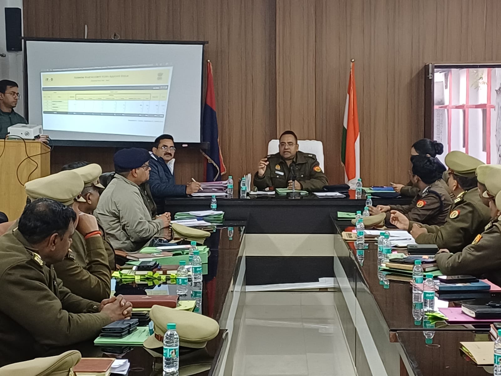 फर्रुखाबाद:सड़क दुर्घटना पीड़ितों के नगदी रहित उपचार को लेकर पुलिस लाइन सभागार में संगोष्ठी