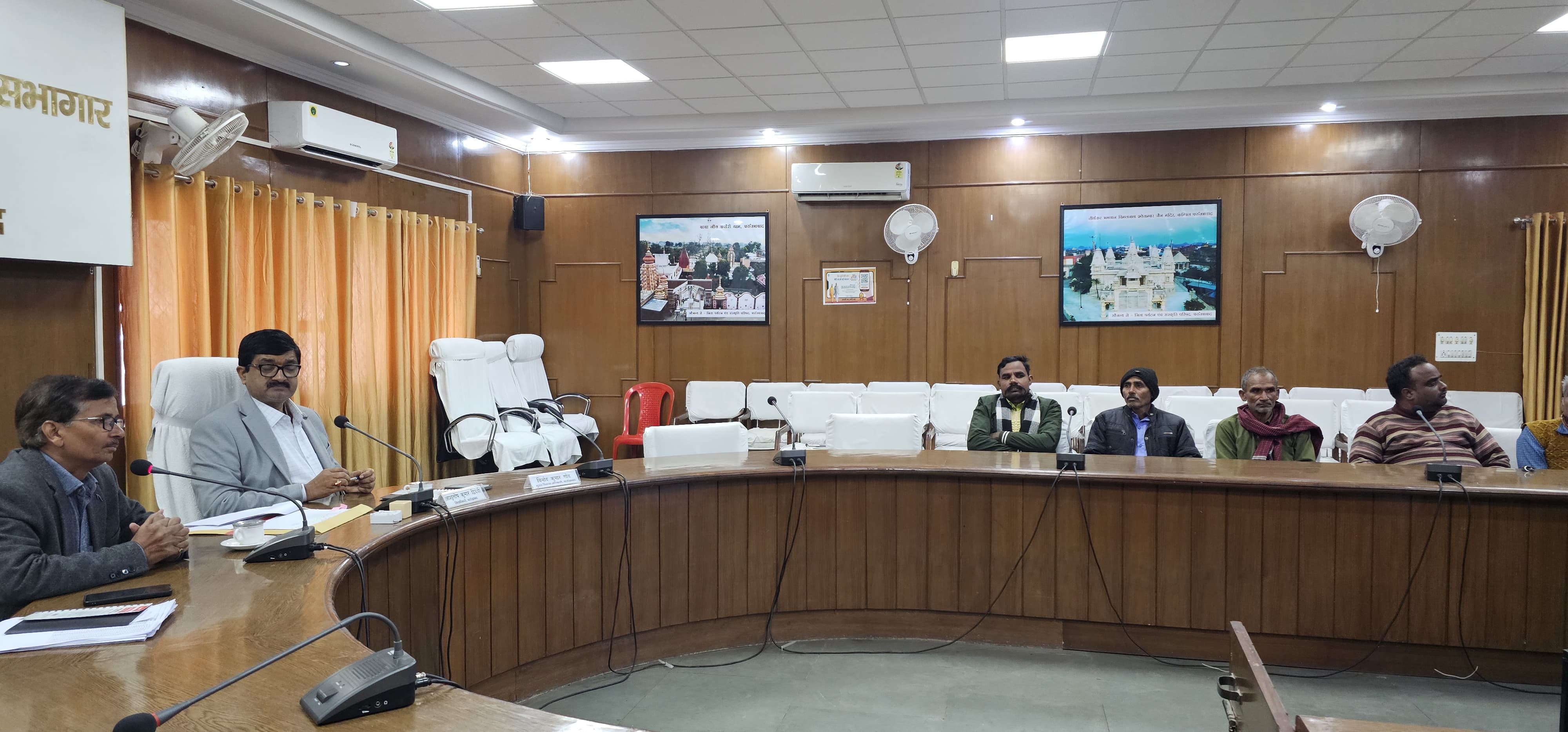फर्रुखाबाद:जिलाधिकारी की अध्यक्षता में जायद दलहन बीज मिनीकिट वितरण हेतु लाभार्थियों का ई-लॉटरी से चयन