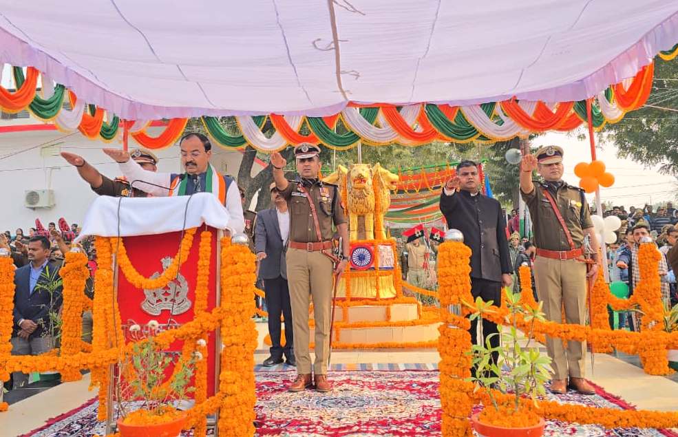 प्रयागराज:77 वें गणतंत्रदिवस के शुभ अवसर पर पुलिस आयुक्त प्रयागराज श्री जोगेन्द्र कुमार के कुशल नेतृत्व में पुलिस लाइन प्रयागराज में भव्य परेड का आयोजन किया गया