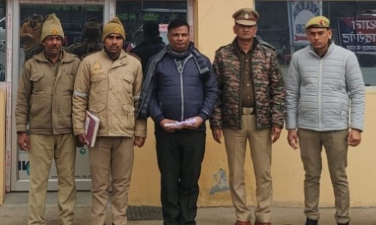 फर्रुखाबाद:थाना कादरीगेट पुलिस की बड़ी कार्रवाई, अवैध तमंचा व कारतूस के साथ एक अभियुक्त गिरफ्तार