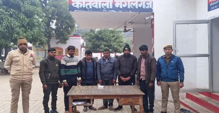 लखीमपुर खीरी : थाना मैगलगंज पुलिस ने 06 नफर अभियुक्तों को जुआ खेलते हुए किया गिरफ्तार