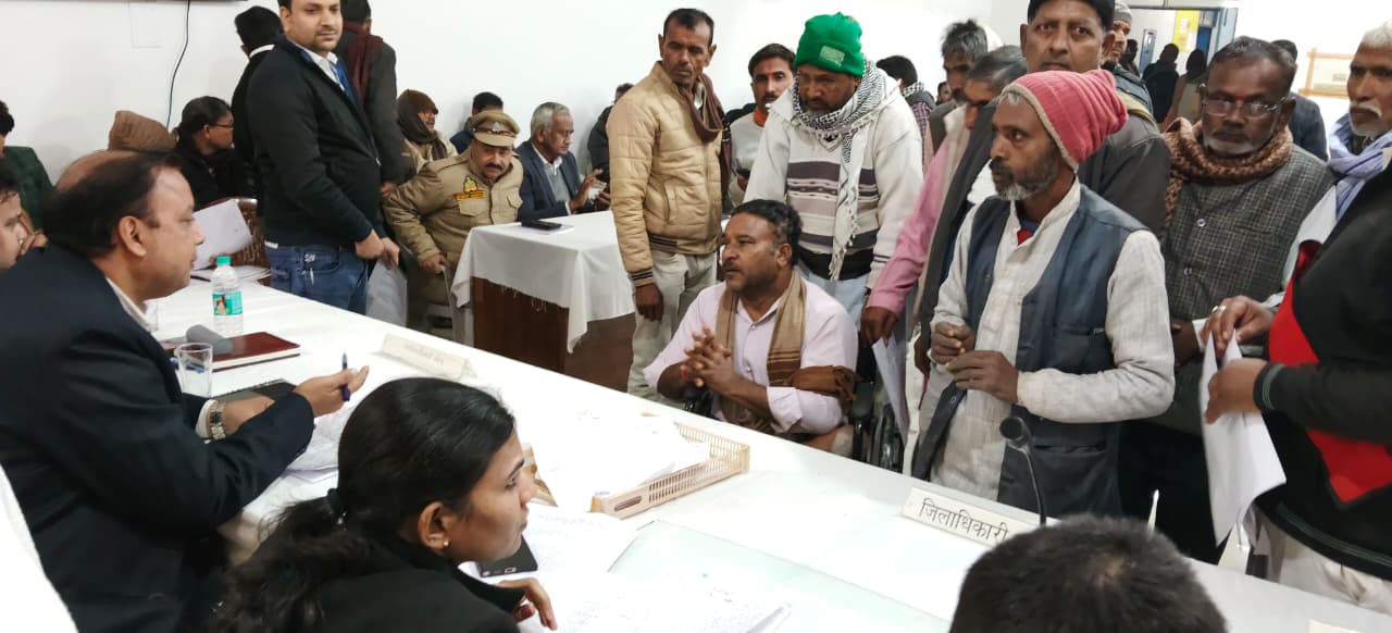 जिलाधिकारी बाँदा, श्रीमती जे0रीभा की अध्यक्षता में तहसील बबेरू में सम्पूर्ण समाधान दिवस का आयोजन किया गया