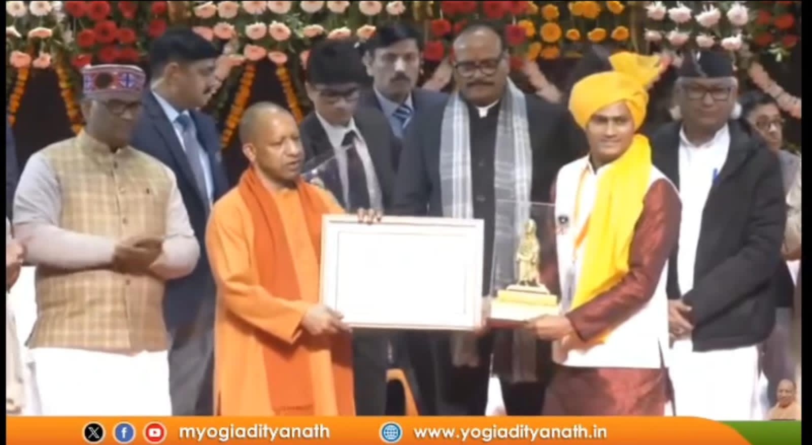 किसान के बेटे ने रचा इतिहास: हरदोई के अभिनीत कुमार मौर्य ‘स्वामी विवेकानंद यूथ अवॉर्ड’ से मुख्यमंत्री जी द्वारा सम्मानित