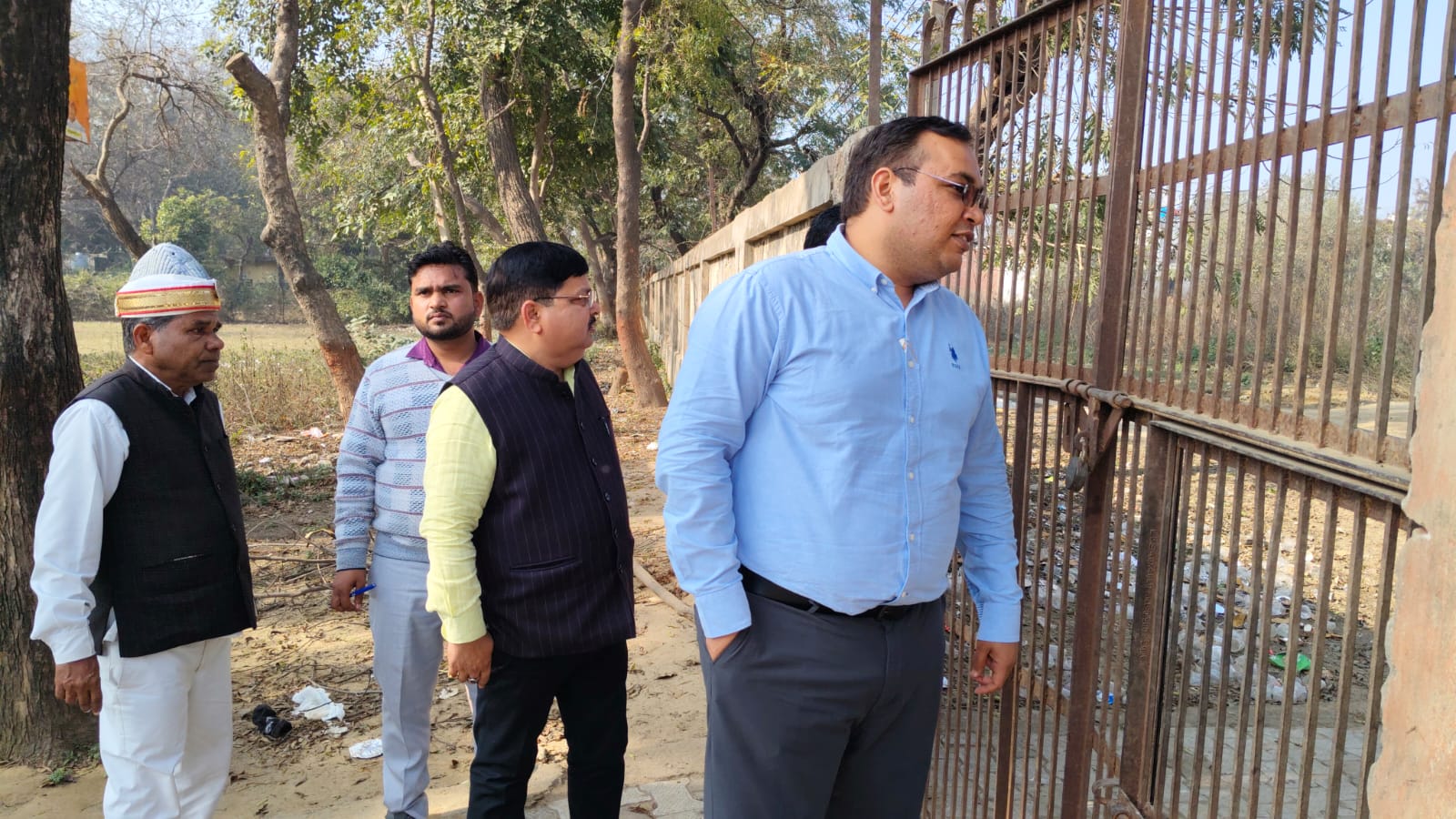 कासगंज :जिला अधिकारी ने खंड विकाश कार्यालय का किया औचक निरीक्षण