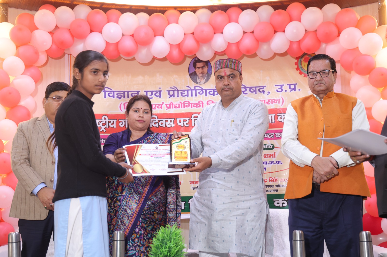 कासगंज : निबंध में कामिनी पोस्टर पेंटिंग में सुमित गणित में रेहान रहे अब्बल