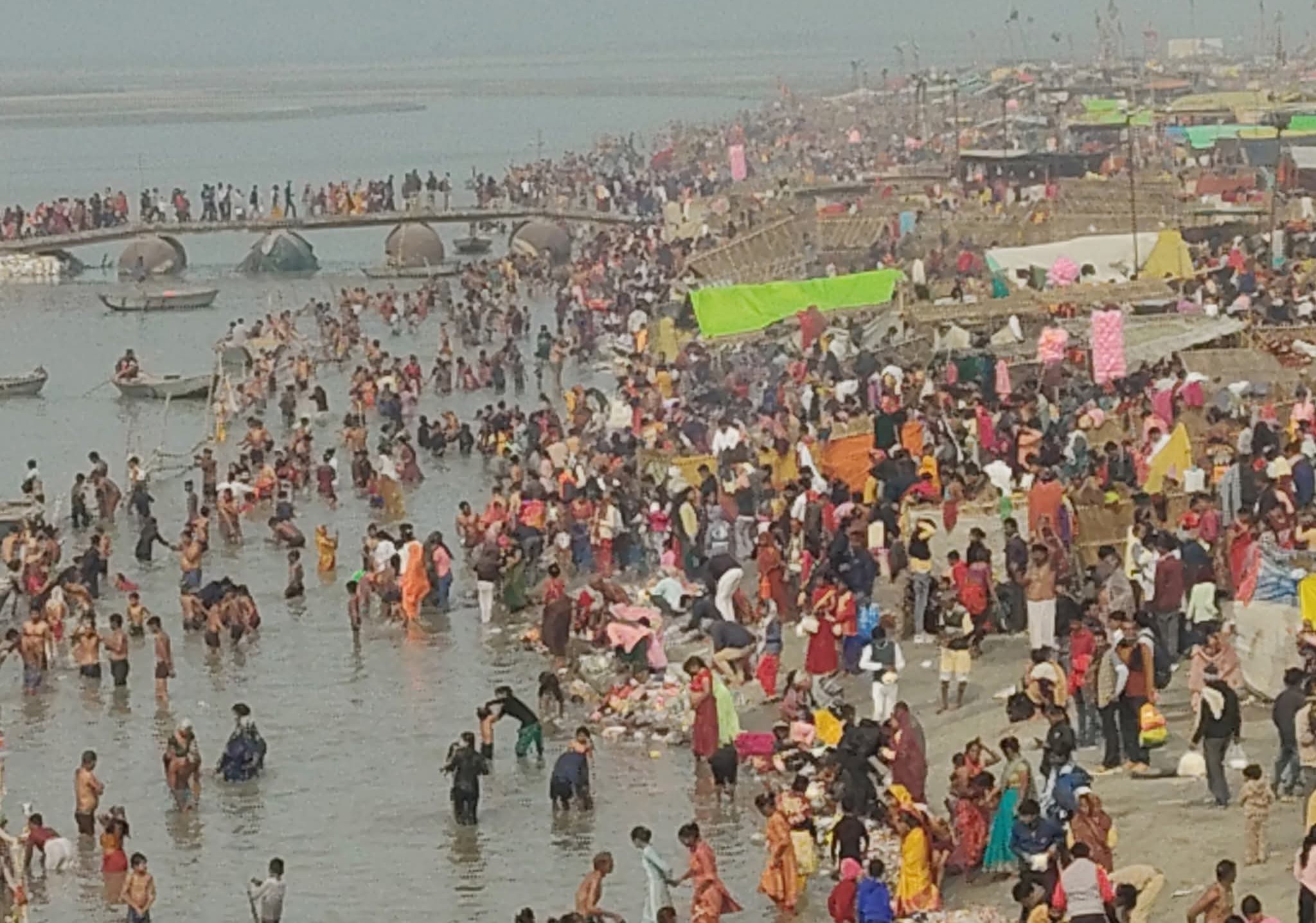 फर्रुखाबाद:माघी पूर्णिमा पर रामनगरिया मेले में उमड़ा आस्था का सैलाब, एक लाख से अधिक श्रद्धालुओं ने किया गंगा स्नान