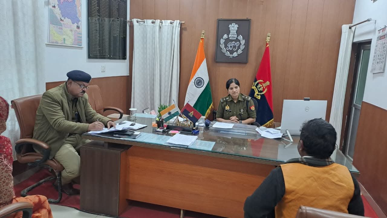 फर्रुखाबाद: पुलिस अधीक्षक आरती सिंह ने वर्चुअली की जनसुनवाई, आवेदकों की समस्याओं के त्वरित निस्तारण के दिए निर्देश