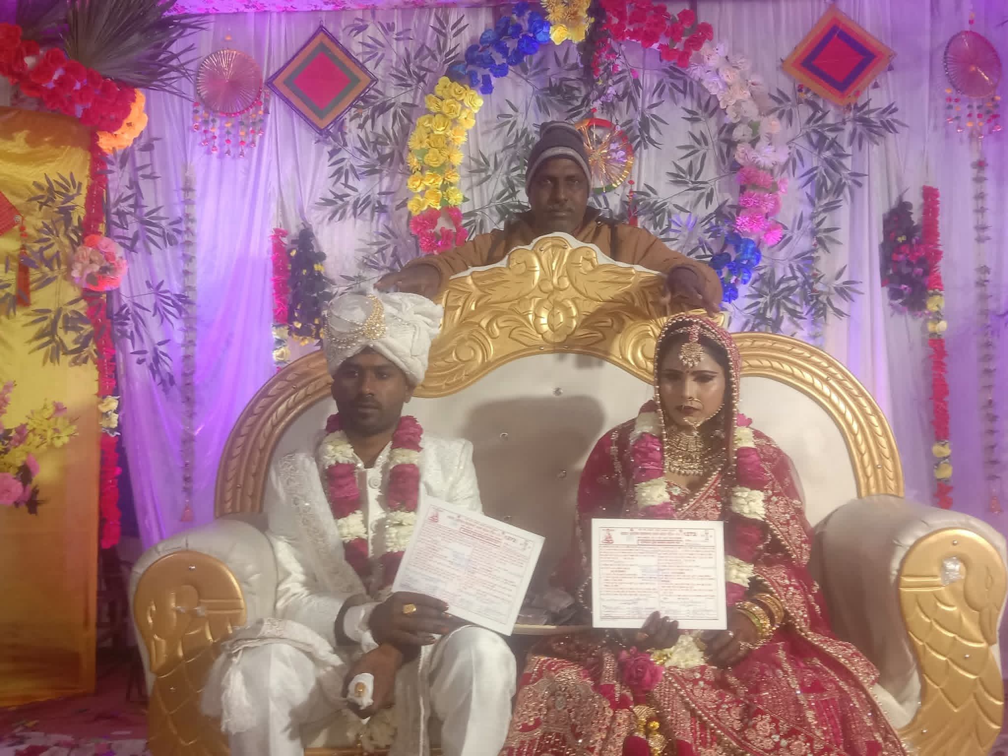 फर्रुखाबाद:बौद्ध रीति से सम्पन्न हुआ वैवाहिक संस्कार, नवदंपति को प्रदान किया गया प्रमाण पत्र