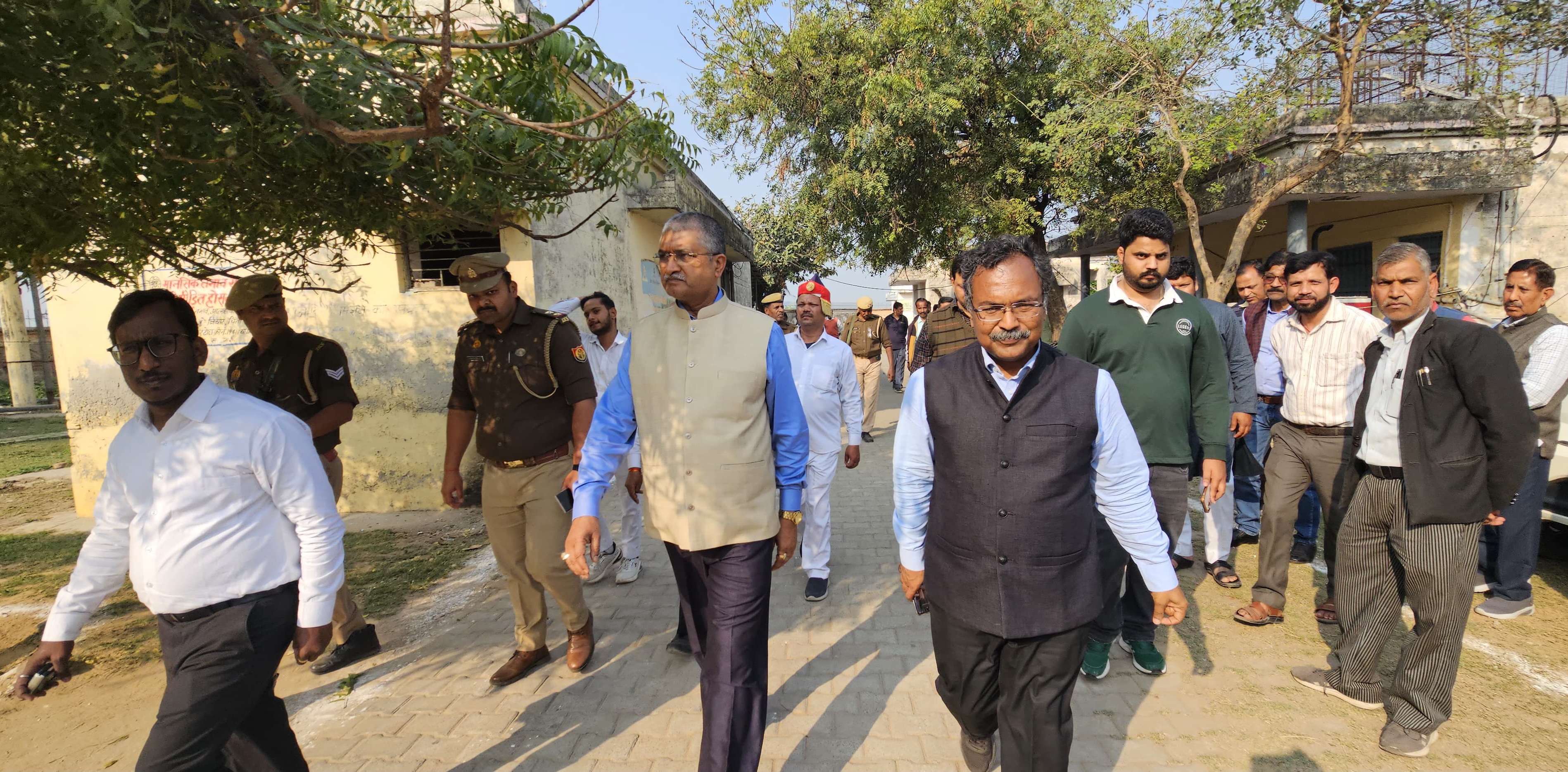 फर्रुखाबाद: जिलाधिकारी ने तहसील सदर का किया निरीक्षण, लंबित राजस्व वादों के त्वरित निस्तारण के दिए निर्देश