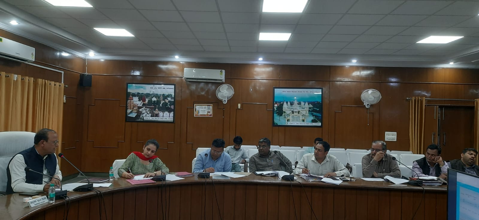 फर्रुखाबाद में उद्योग बंधु की बैठक सम्पन्न, व्यापारियों की समस्याओं पर अपर जिलाधिकारी ने दिए निर्देश