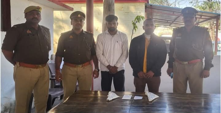 लखीमपुर खीरी : गोला पुलिस ने 02 नफर वांछित अभियुक्तों को अवैध तमंचा-कारतूस सहित किया गिरफ्तार