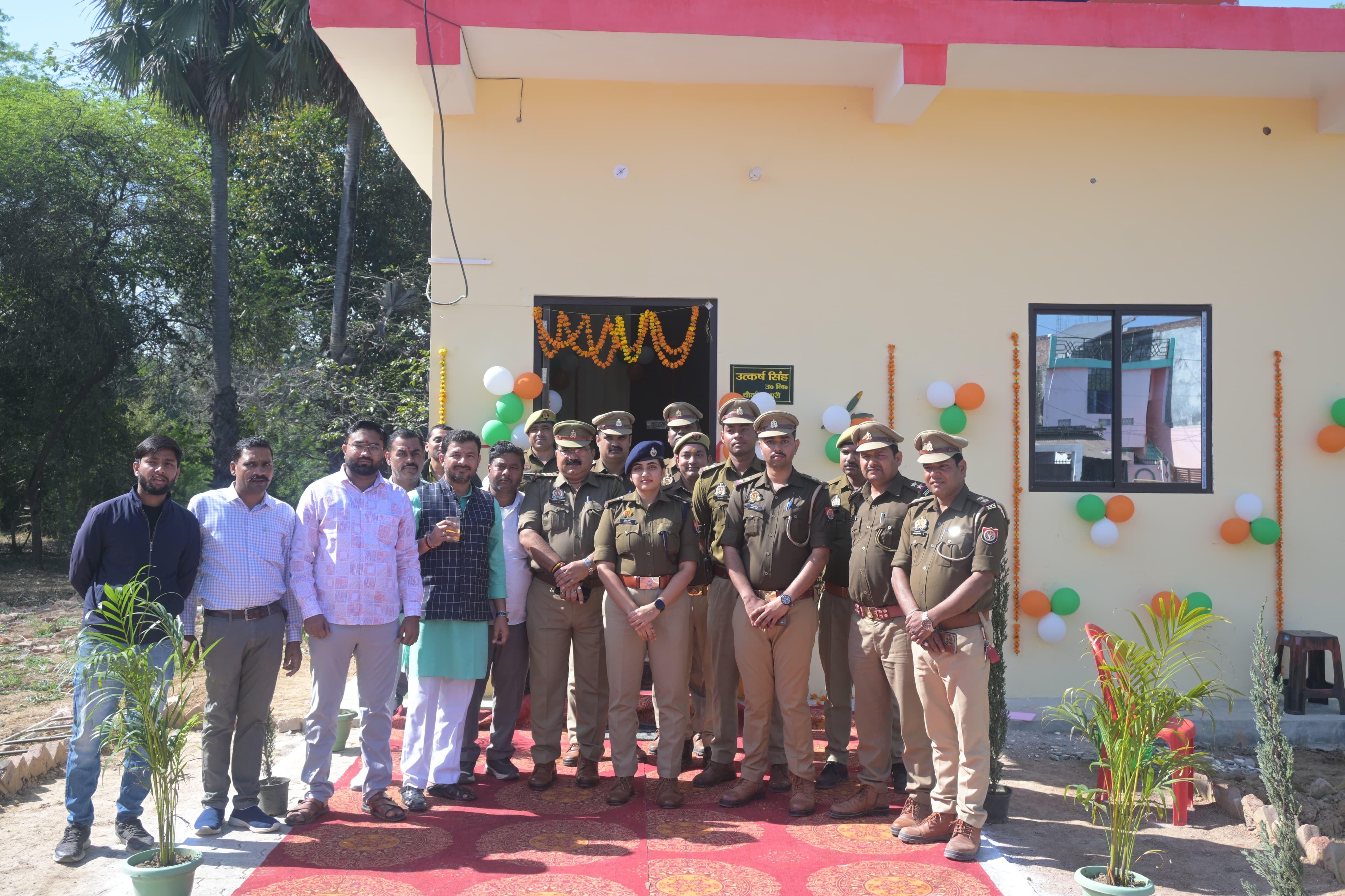 सहायक पुलिस अधीक्षक/क्षेत्राधिकारी नगर बांदा द्वारा फीता काटकर अतर्रा चुंगी पुलिस चौकी का किया गया उद्घाटन ।