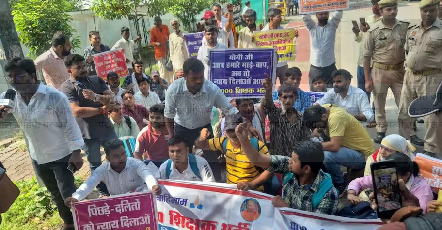 लखनऊ: 69000 शिक्षक भर्ती: एक बार फिर अभ्यर्थियों ने घेरा केशव प्रसाद मौर्य का आवास
