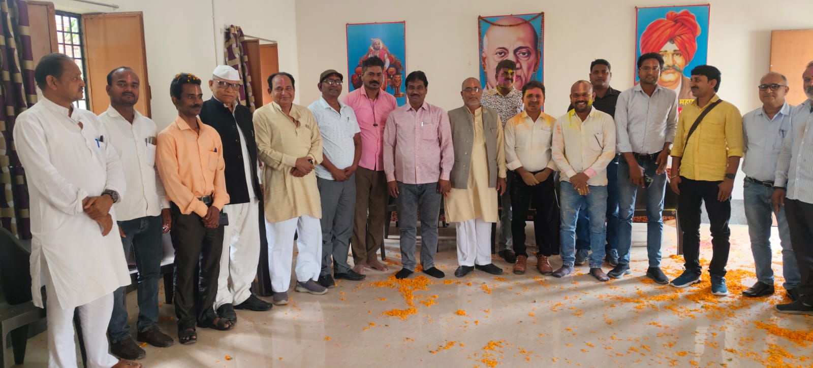 जौनपुर :अखिल भारतीय संपादक मण्डल इकाई जौनपुर द्वारा फूलों के साथ अबीर-गुलाल उड़ाकर मनाया होली मिलन समारोह