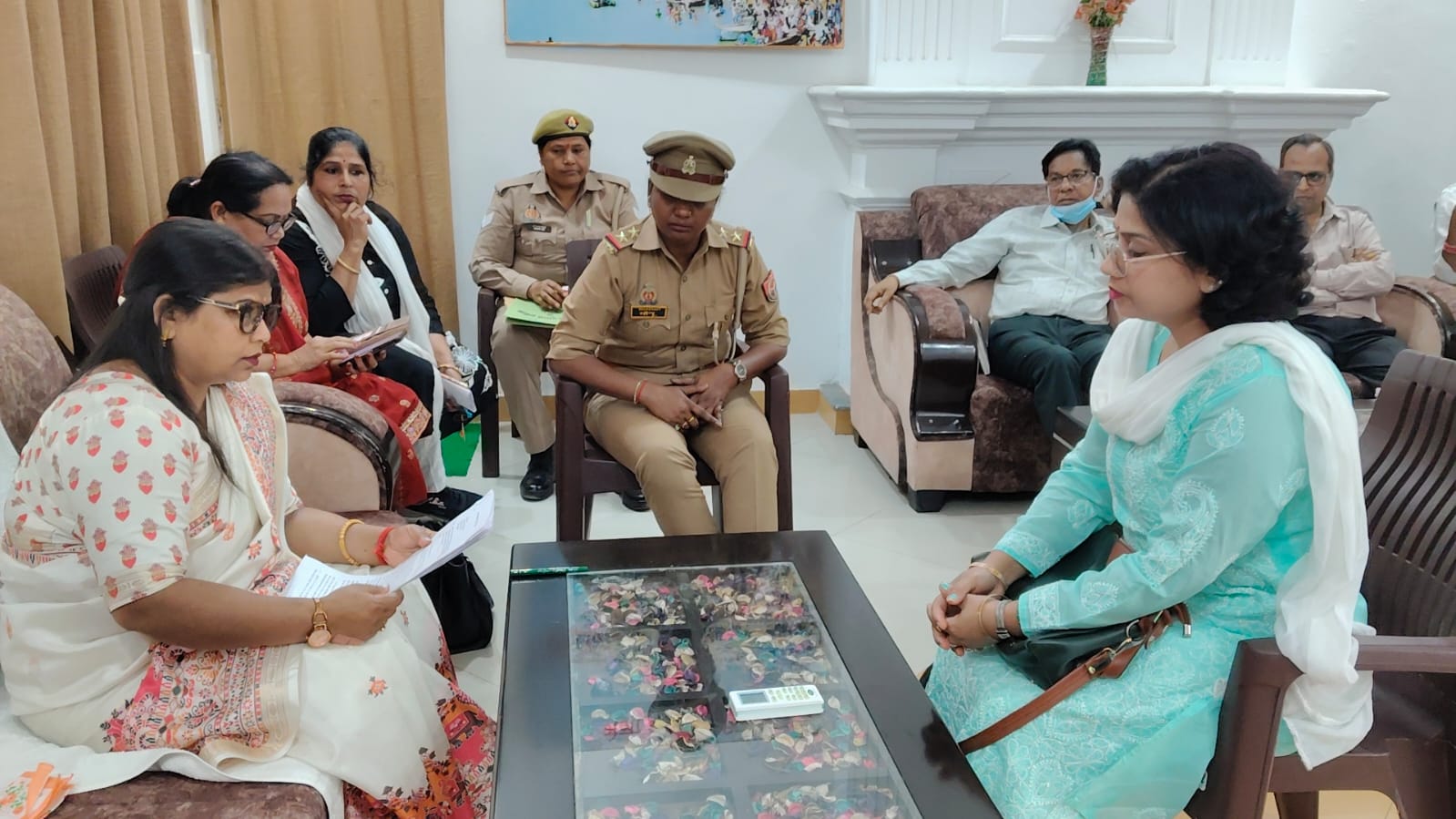 फर्रुखाबाद: महिला आयोग की सदस्या सुनीता सैनी ने की जनसुनवाई, आंगनबाड़ी केंद्र व जिला जेल का किया निरीक्षण