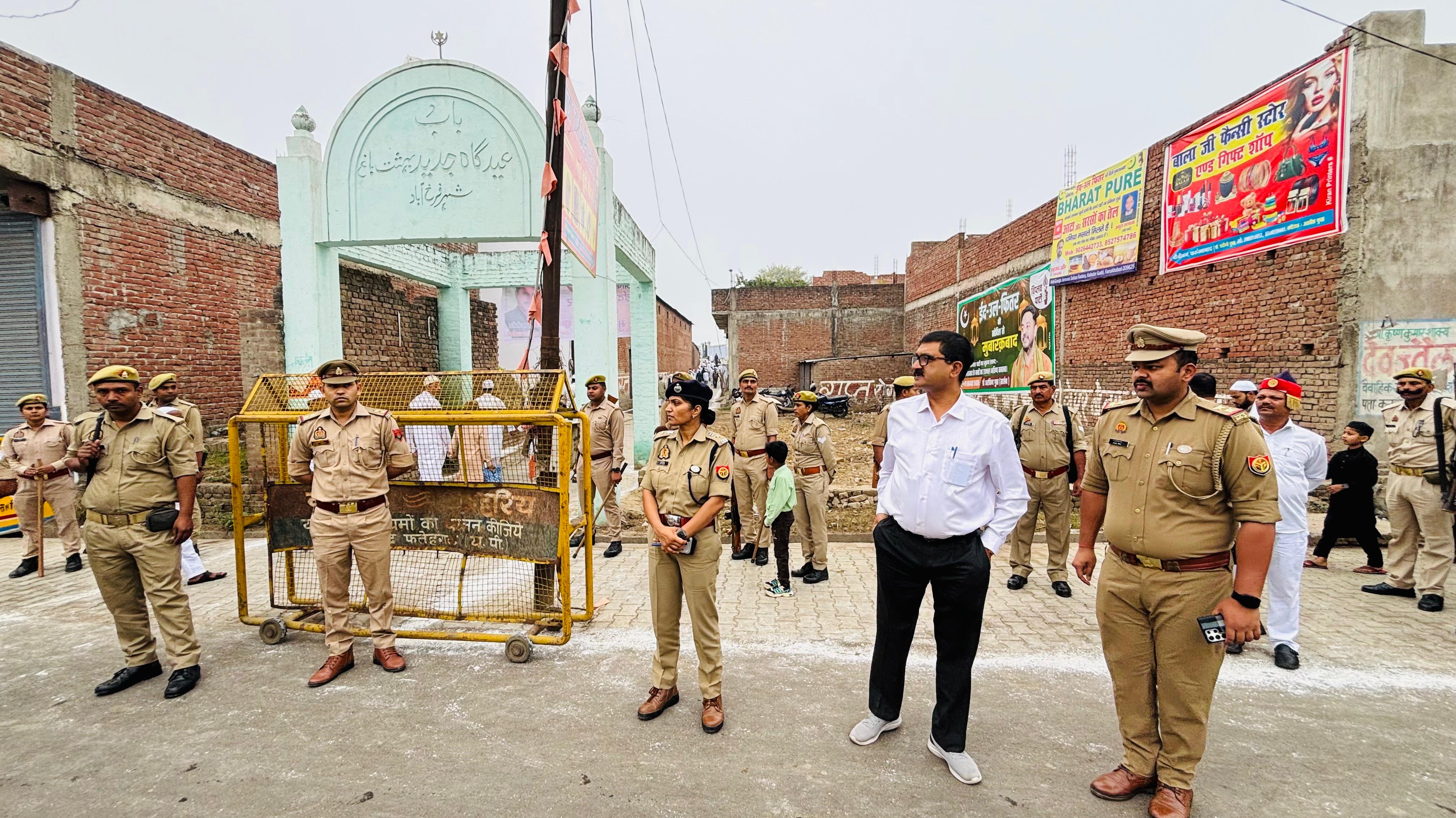 फर्रुखाबाद:ईद के मद्देनजर प्रशासन अलर्ट, जिलाधिकारी व पुलिस अधीक्षक ने किया नमाज स्थलों का निरीक्षण