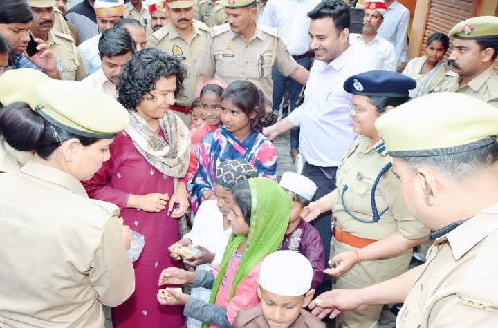लखीमपुर खीरी : ईद उल फितर का पर्व उल्लास और सौहार्द के साथ सम्पन्न,डीएम-एसपी ने दी मुबारकबाद,बच्चों संग बांटी खुशियां