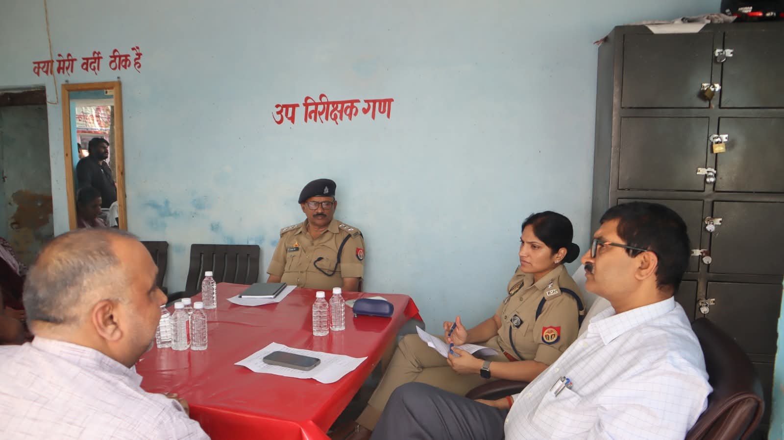 फर्रुखाबाद: थाना समाधान दिवस में जिलाधिकारी व पुलिस अधीक्षक ने सुनीं जनसमस्याएं, त्वरित निस्तारण के दिए निर्देश