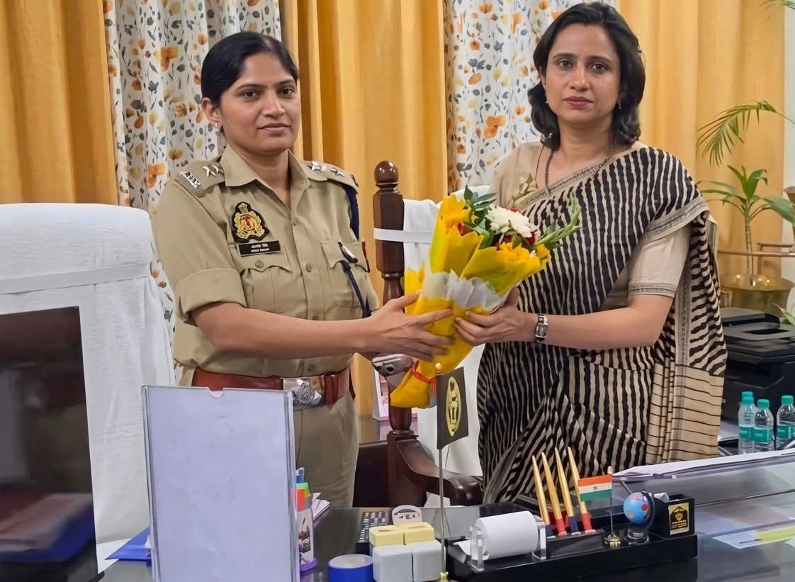 फर्रुखाबाद में ‘नारी शक्ति’ का नेतृत्व—डीएम डॉ. अंकुर लाठर और एसपी आरती सिंह संभाल रहीं कमान