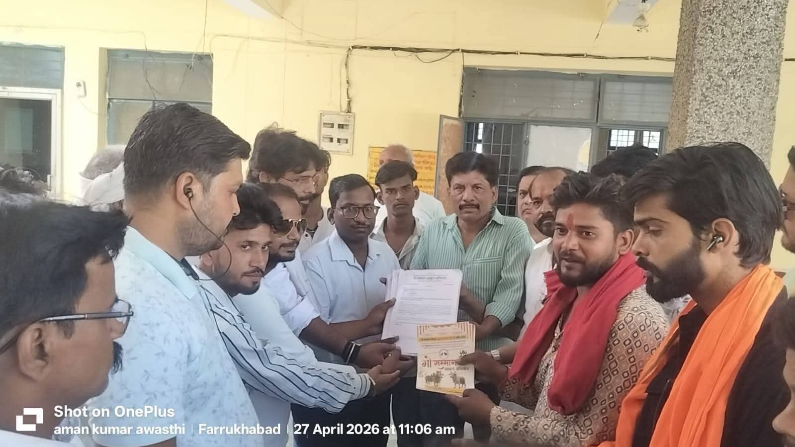 फर्रुखाबाद में गौ सेवकों ने सौंपा ज्ञापन, गौ माता को राष्ट्र माता घोषित करने की उठाई मांग
