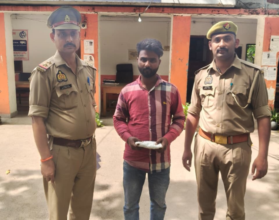 फर्रुखाबाद: दहेज हत्या के आरोपी को कायमगंज पुलिस ने किया गिरफ्तार, टी-शर्ट से की थी पत्नी की हत्या