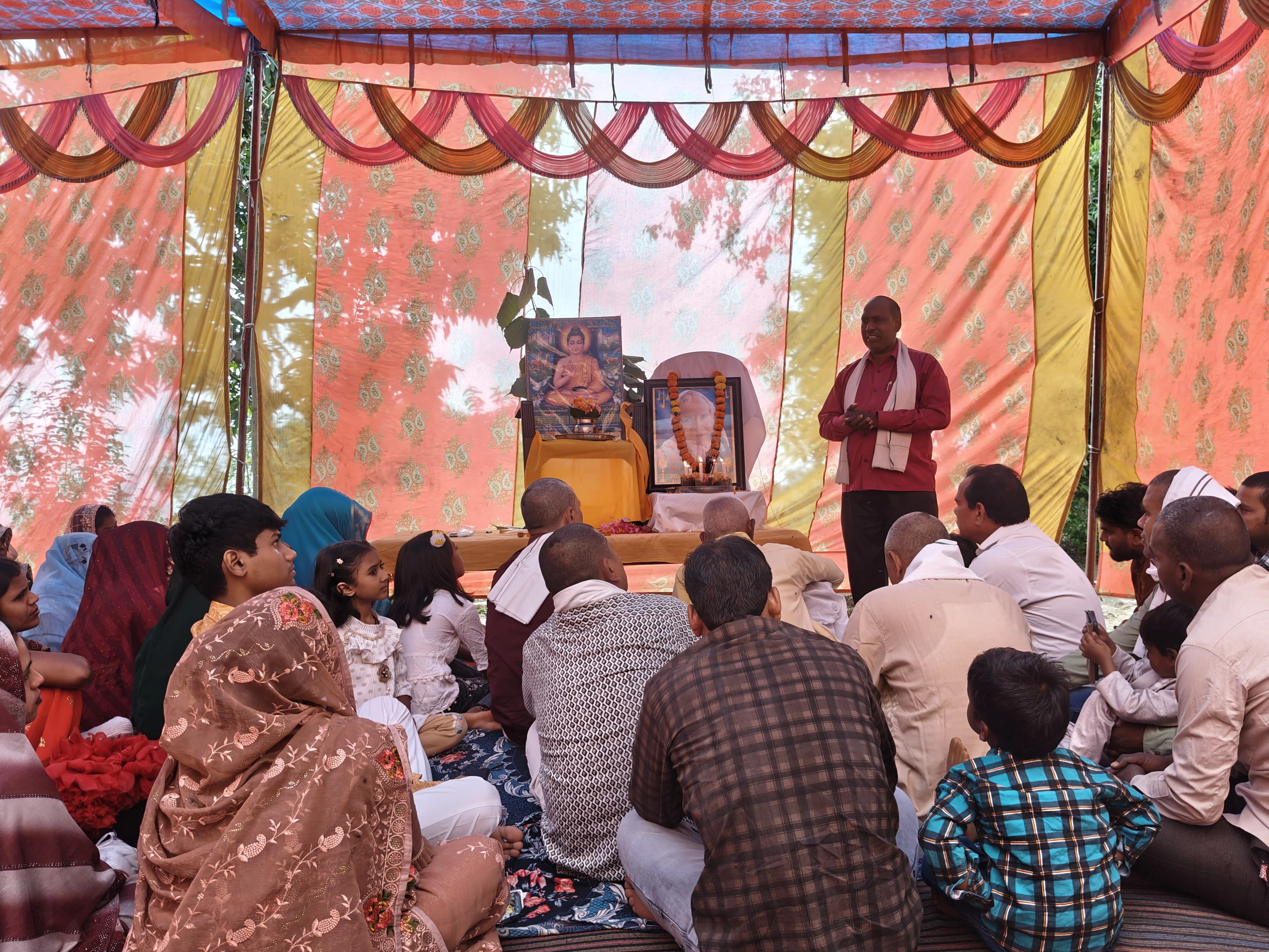 फर्रुखाबाद: खिरियामुकुंद में श्रद्धा के साथ हुआ परित्राण पाठ, दिवंगत माता जी को दी गई श्रद्धांजलि।