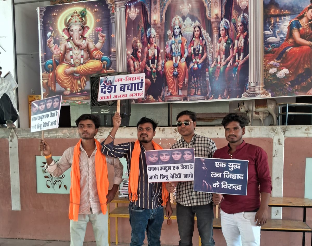 फर्रुखाबाद: कायमगंज में ‘लव जिहाद’ के विरोध में निकली बाइक रैली, जन-जागरण का दिया संदेश
