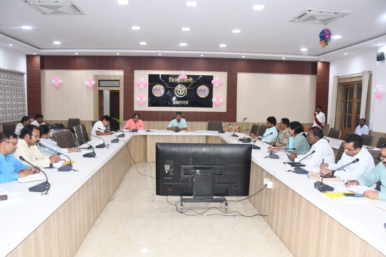 प्रयागराज: जिलाधिकारी ने हीटवेव (लू) एवं पेयजल के सम्बंध में स्टीयरिंग ग्रुप, स्टेक होल्डर के साथ की बैठक