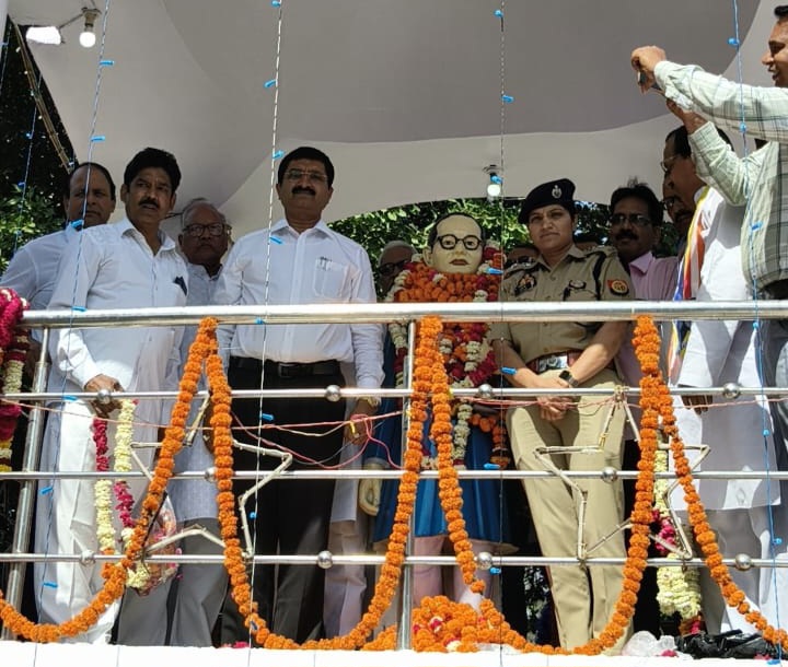 फर्रुखाबाद में डॉ. भीमराव आंबेडकर की 135वीं जयंती पर श्रद्धांजलि, विचार गोष्ठी का आयोजन