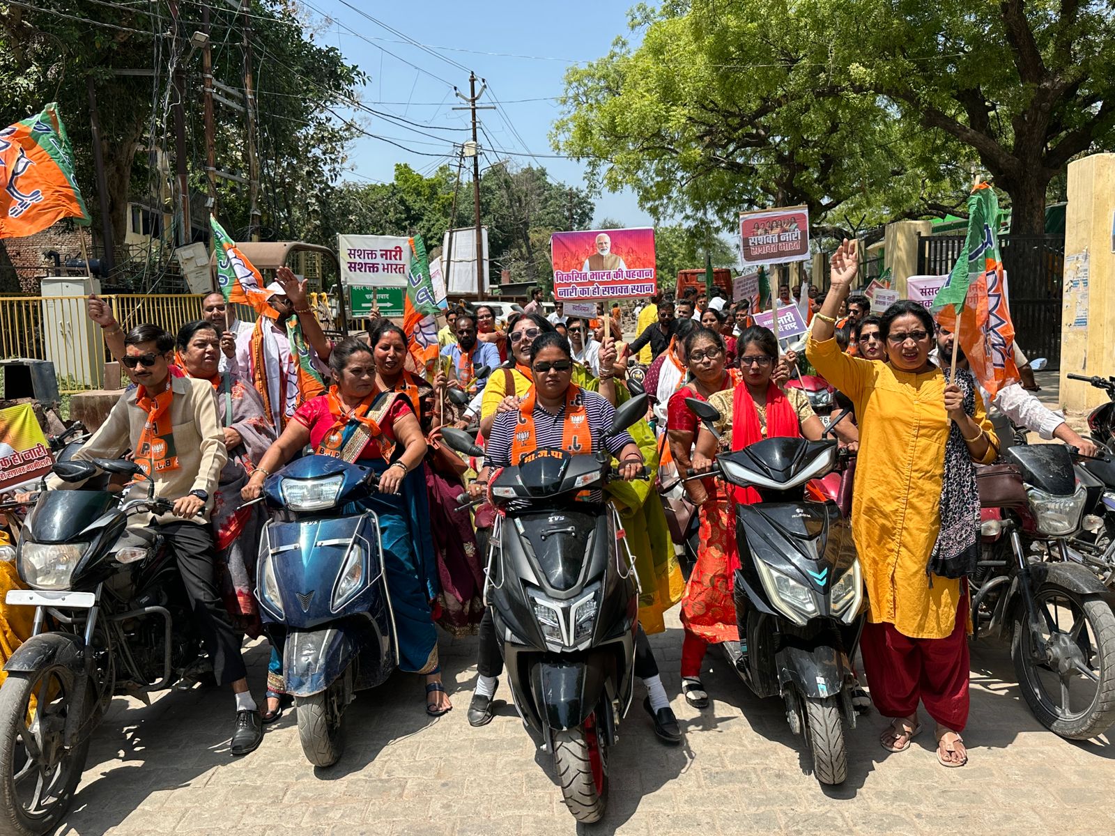 फर्रुखाबाद: नारी शक्ति वंदन अधिनियम के समर्थन में निकली भव्य स्कूटी-बाइक रैली, महिलाओं ने किया जोरदार प्रदर्शन