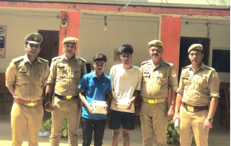 फर्रुखाबाद: कायमगंज पुलिस की बड़ी सफलता — चोरी के माल सहित 2 आरोपी गिरफ्तार, नकदी व जेवर बरामद