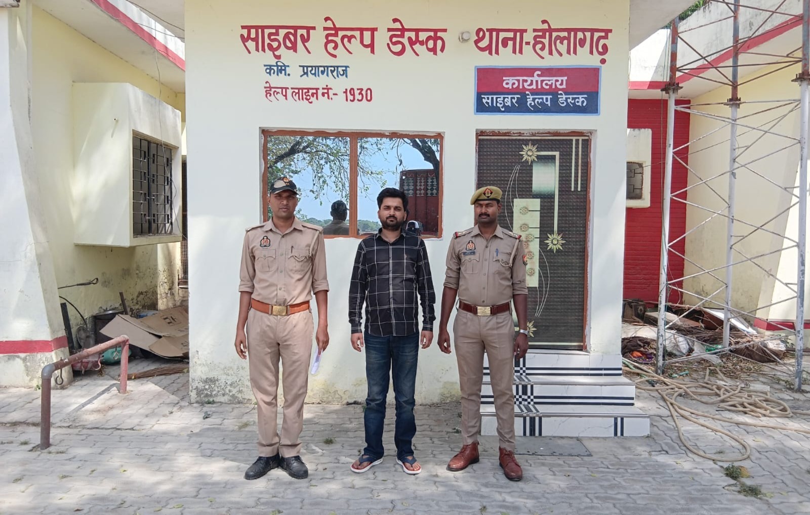प्रयागराज :थाना होलागढ़ पुलिस टीम द्वारा 01 अभियुक्त गिरफ्तार, कब्जे से 04 अवैध देशी बम बरामद