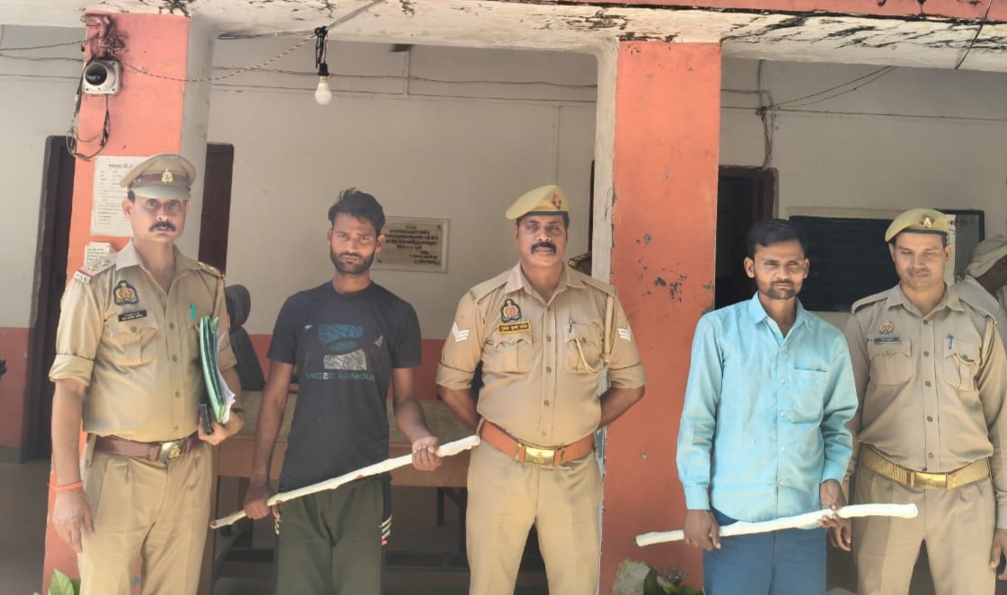 फर्रुखाबाद: कायमगंज में हत्या कांड का खुलासा: दो नामजद अभियुक्त आलाकत्ल सहित गिरफ्तार