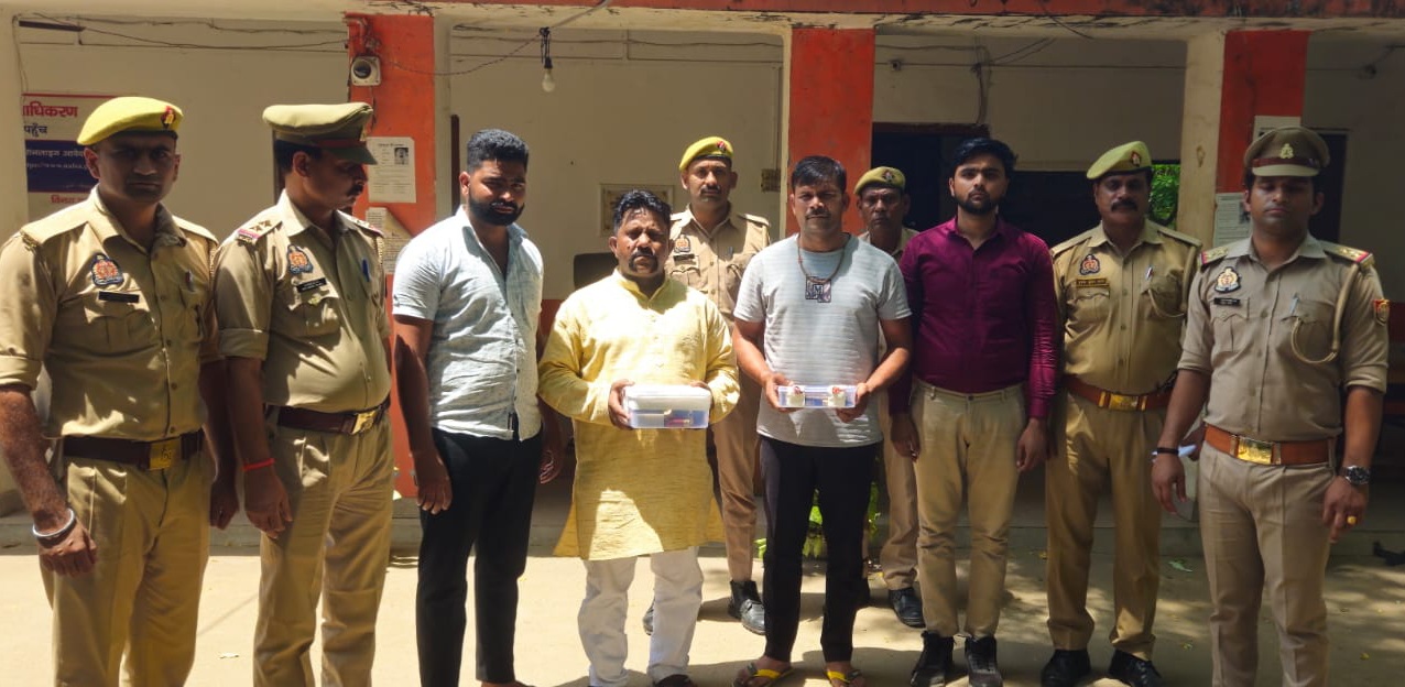 फर्रुखाबाद: कायमगंज में हर्ष फायरिंग मामले का खुलासा, 4 अभियुक्त गिरफ्तार, भारी मात्रा में हथियार व कारतूस बरामद