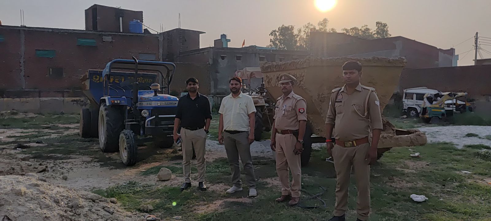 कासगंज :अवैध खनन के आरोप में ट्रैक्टर ट्रॉली सीज