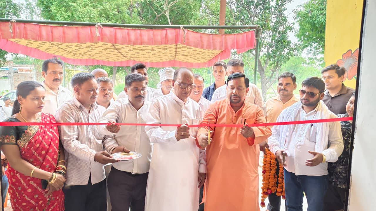 फर्रुखाबाद:अमृतपुर क्षेत्र में सांसद मुकेश राजपूत ने किया अन्नपूर्णा भवन का लोकार्पण