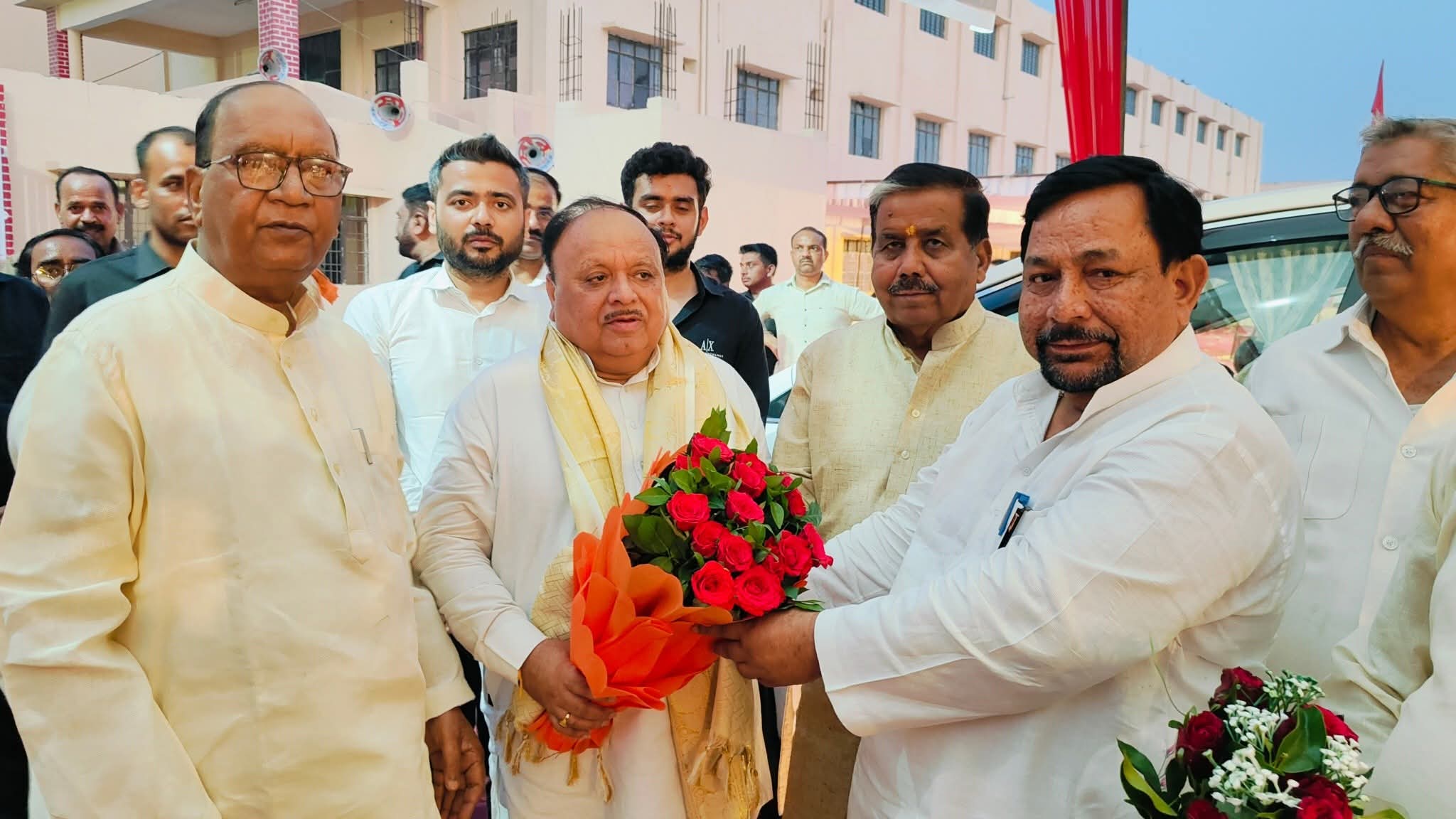 फर्रुखाबाद:बाबू सिंह दद्दू जी के जन्मदिवस पर विश्वविद्यालय परिसर में जुटे जनप्रतिनिधि, दी शुभकामनाएं