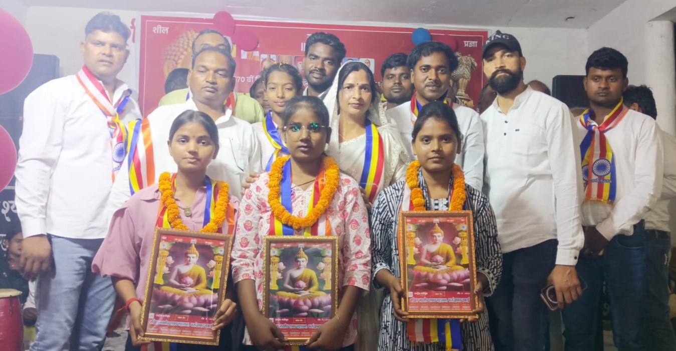 फर्रुखाबाद: वेसाक डे पर सिद्धार्थ कान्वेंट पब्लिक स्कूल में मेधावी छात्रों का सम्मान, पालि भाषा शिक्षा को बढ़ावा देने की पहल