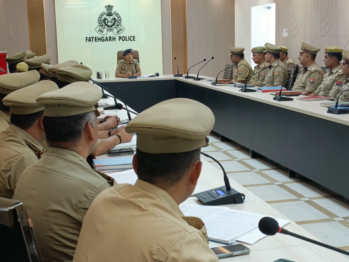 फर्रुखाबाद में एसपी आरती सिंह की क्राइम मीटिंग, लंबित विवेचनाओं के शीघ्र निस्तारण के दिए निर्देश