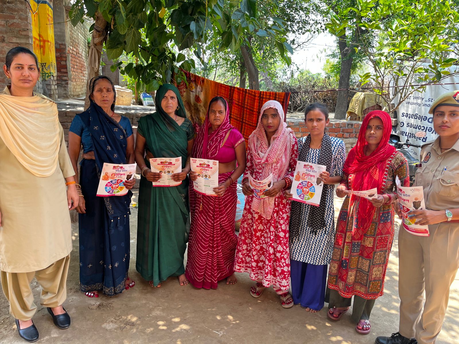 फर्रुखाबाद: मिशन शक्ति अभियान के तहत थाना अमृतपुर पुलिस ने महिलाओं को किया जागरूक