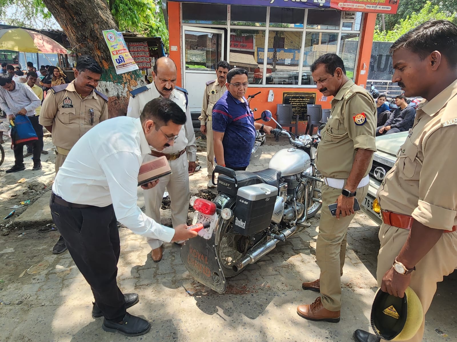 फर्रुखाबाद में मोडिफाइड साइलेंसर और हूटर पर बड़ी कार्रवाई, 3 बुलेट बाइक सीज