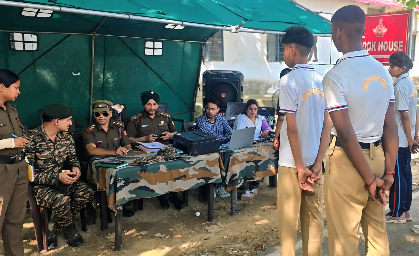 फर्रुखाबाद:कैडेट्स को जिम्मेदार और अनुशासित बनाते हैं एनसीसी शिविर, फतेहगढ़ में शुरू हुआ संयुक्त वार्षिक प्रशिक्षण शिविर-32 एवं इंटर ग्रुप शूटिंग प्रतियोगिता