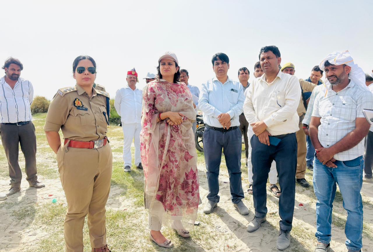 फर्रुखाबाद:गंगा दशहरा मेले की तैयारियों का डीएम ने किया निरीक्षण, श्रद्धालुओं की सुविधाओं पर जोर
