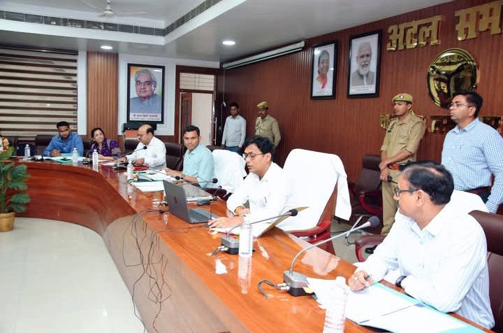 लखीमपुर खीरी : डीएम ने मुख्यमंत्री सामूहिक विवाह योजना की अनुश्रवण समिति की बैठक में दिए निर्देश