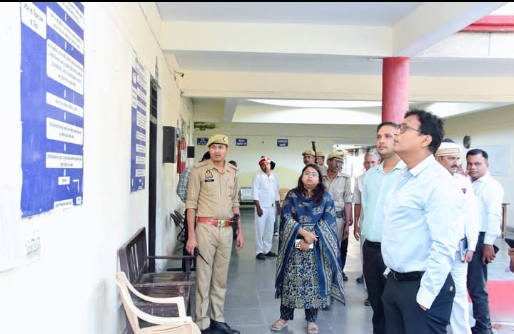 लखीमपुर खीरी : तहसील पलिया में डीएम ने औचक निरीक्षण कर परखी हकीकत, दिए निर्देश